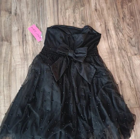 Bestey Johnson Bead and Tulle Dress NWT sz 14 Sold Out - Picture 4 of 4